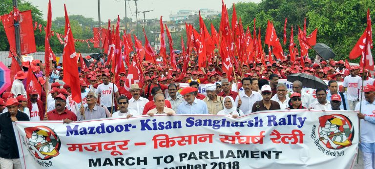 Manifestación en Kisan Masdoor, India