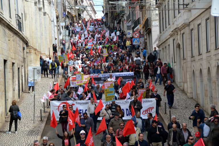 Miles en la Manifestación Contra la Propuesta de Revisión del Código Laboral