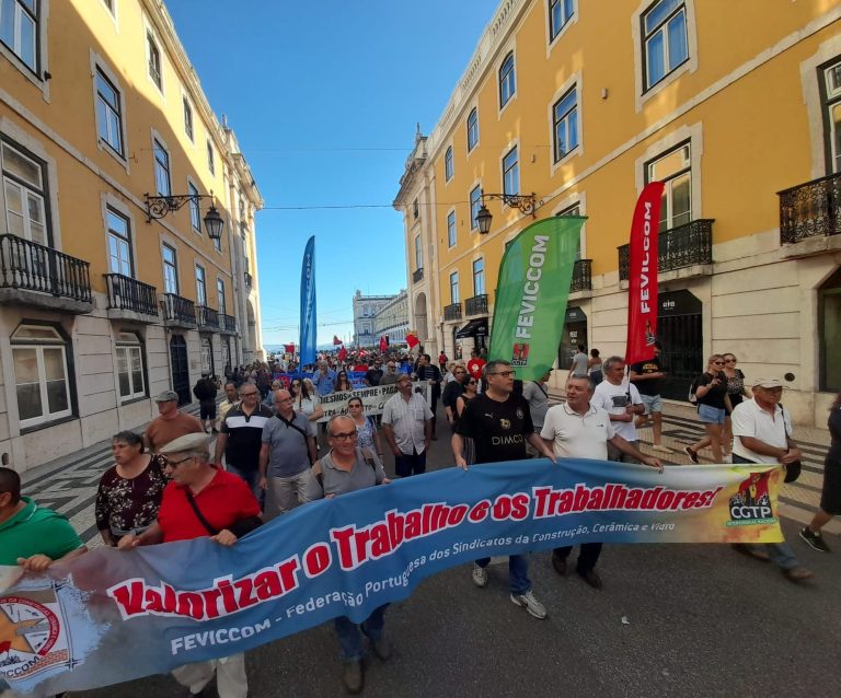 Manifestation de la FEVICCOM Portugal : “Lutter pour de meilleurs salaires et droits!”